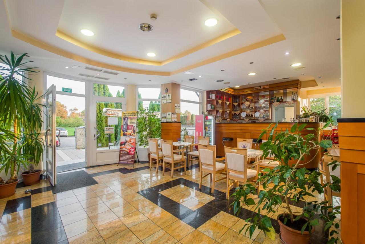 Wellness Hotel-M - Hajdúszoboszló Екстериор снимка