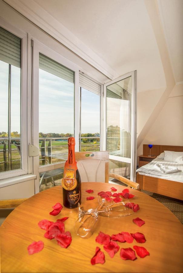 Wellness Hotel-M - Hajdúszoboszló Екстериор снимка